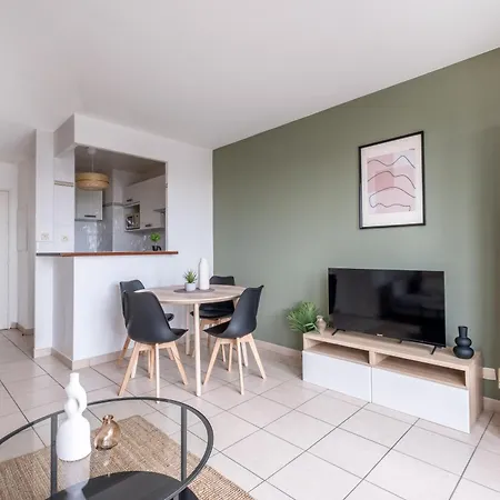 Exquis A La Defense Apartment